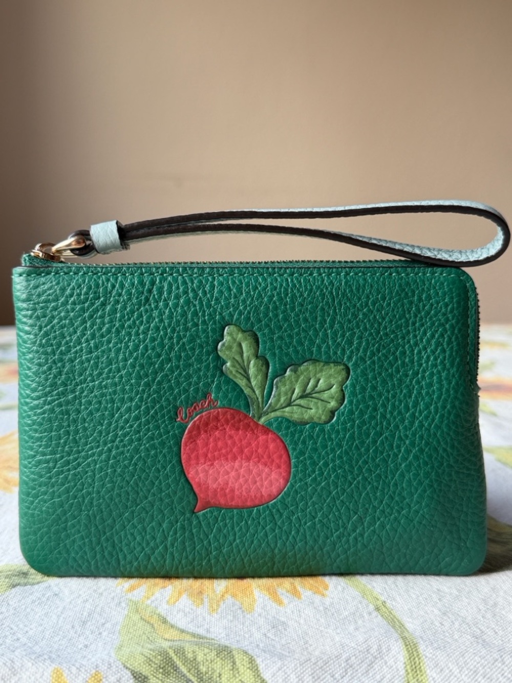 🫜 Coach Green Leather Wristlet with Red Radish Motif🫜 NWT 🫜